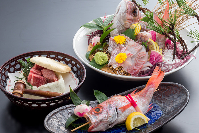 {香住カニ指落ち×鮑踊り蒸し}+激旨3品。超超お得!
